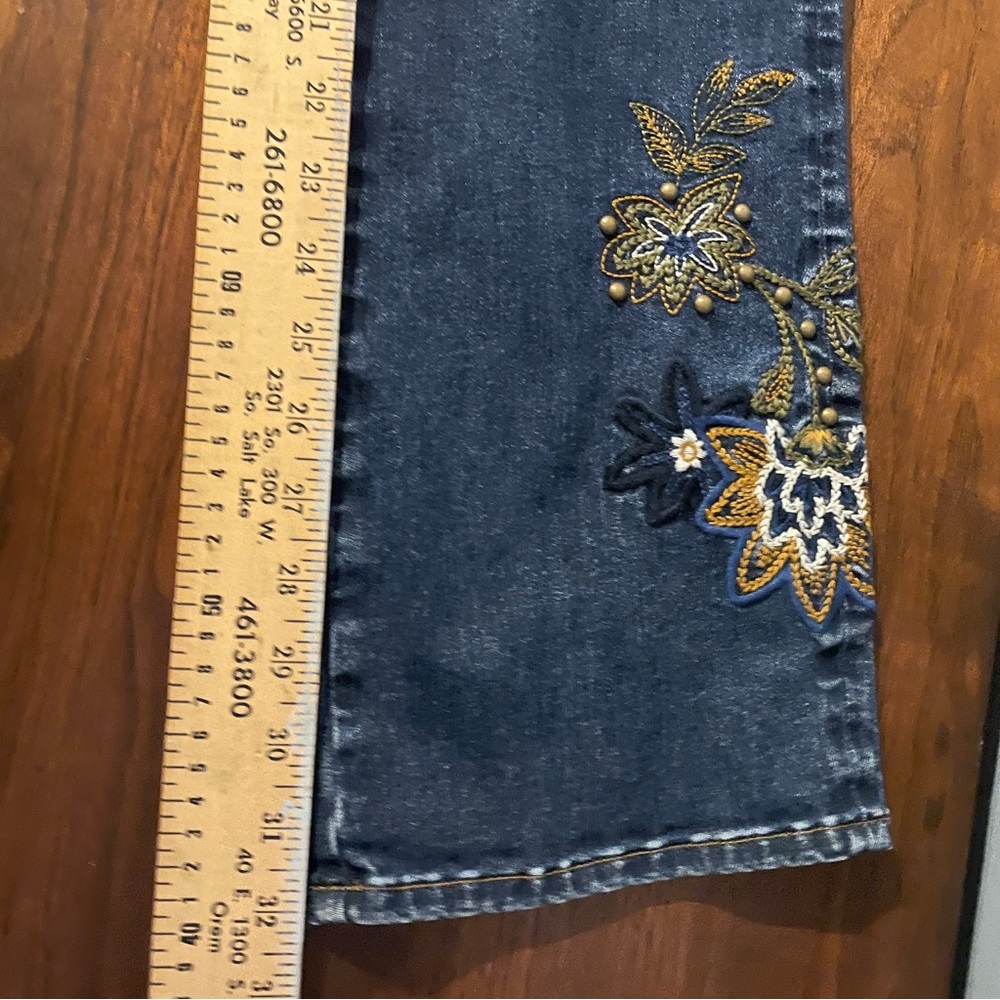Driftwood Embroidered Kelly denim Jeans Size 26
Length 32.5 - Picture 9 of 9